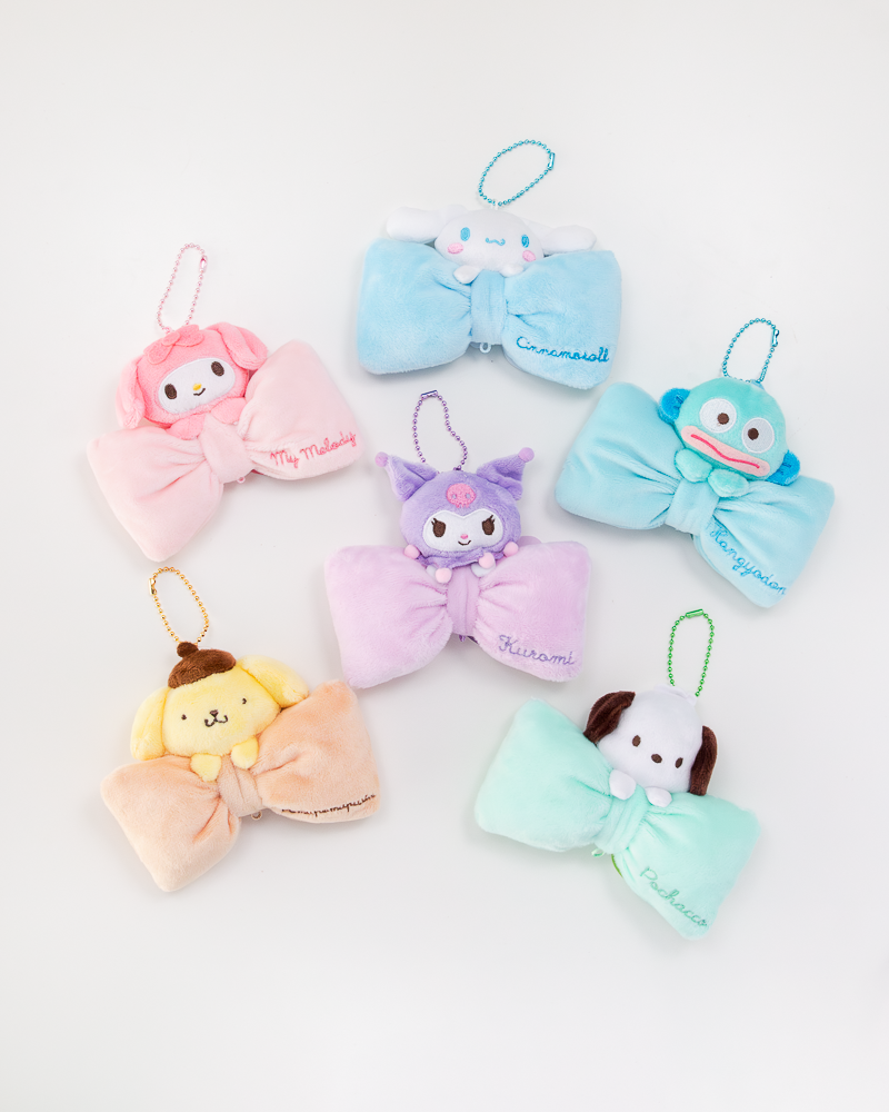 Porte-clés en peluche Sanrio® avec nœud papillon