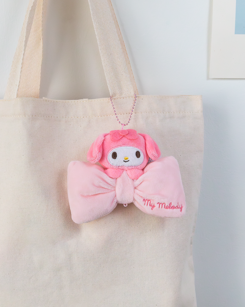 Porte-clés en peluche Sanrio® avec nœud papillon