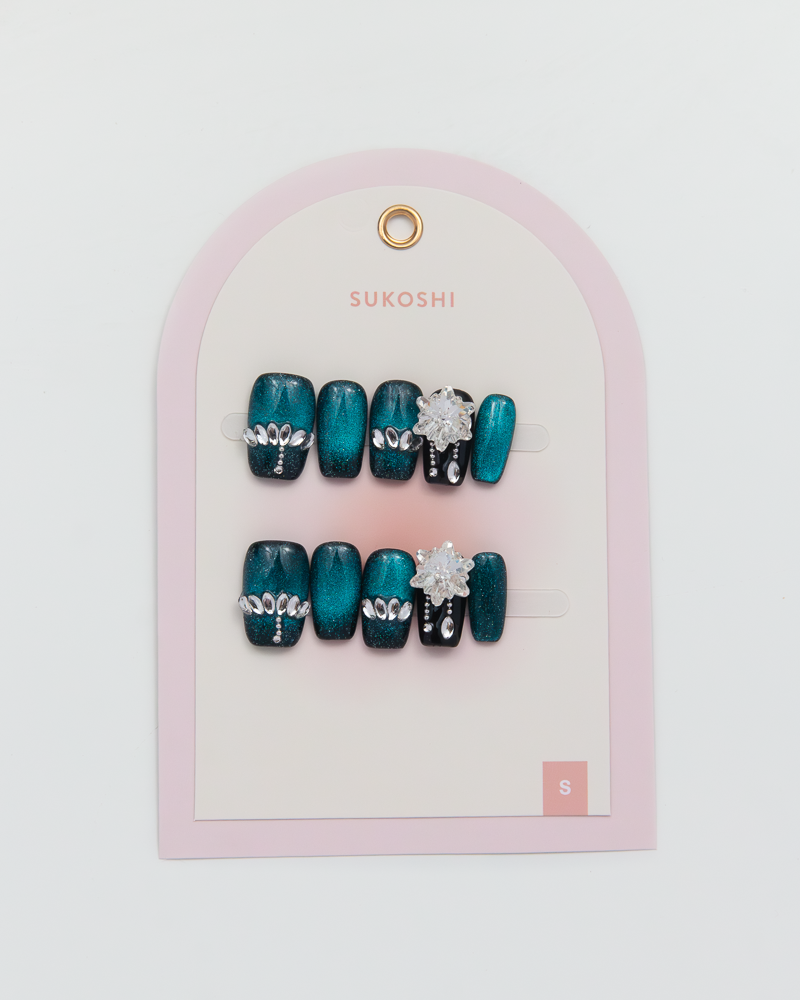 SUKOSHI Handmade Press-On Nails Teal Tiara