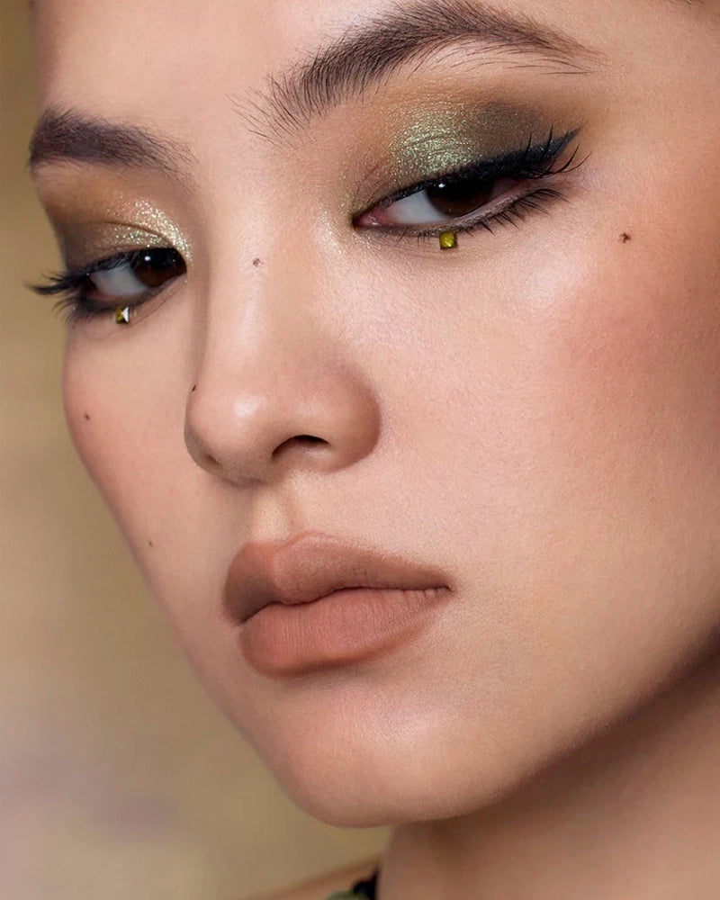 GIRLCULT Hallucination Eyeshadow Palette: Bencaogangmu