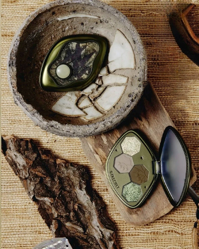 GIRLCULT Hallucination Eyeshadow Palette: Bencaogangmu