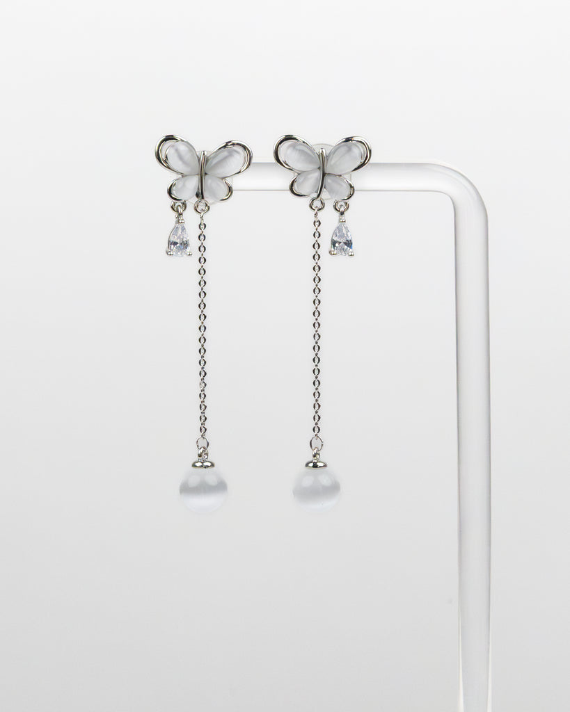 SUKOSHI Frosted Butterfly Teardrop Chain