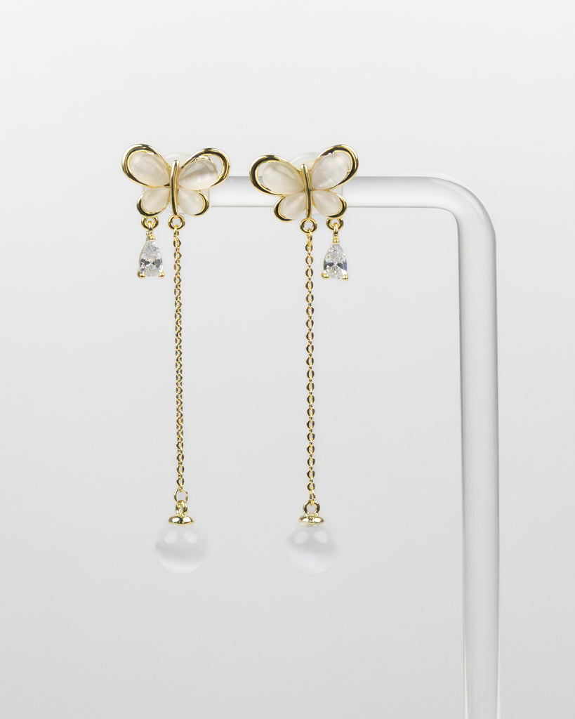 SUKOSHI Frosted Butterfly Teardrop Chain
