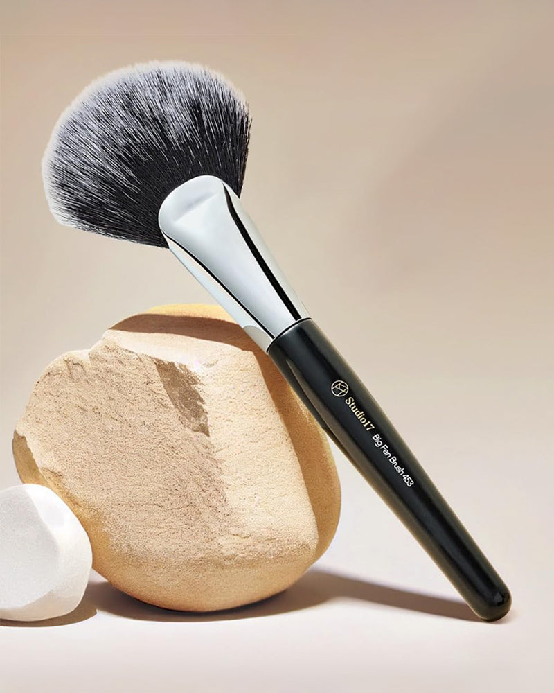 Studio 17 Big Fan Brush 453